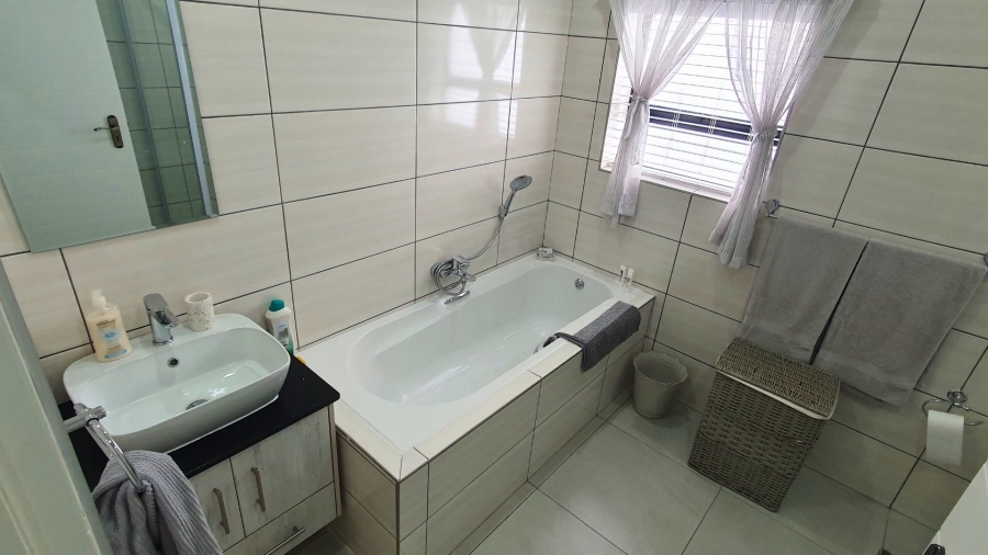 3 Bedroom Property for Sale in Dana Bay Western Cape